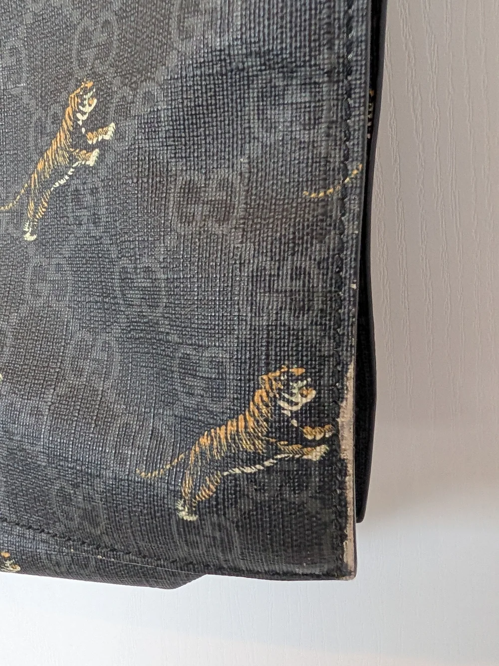 Gucci Black GG Supreme Tiger Print Tote Bag
